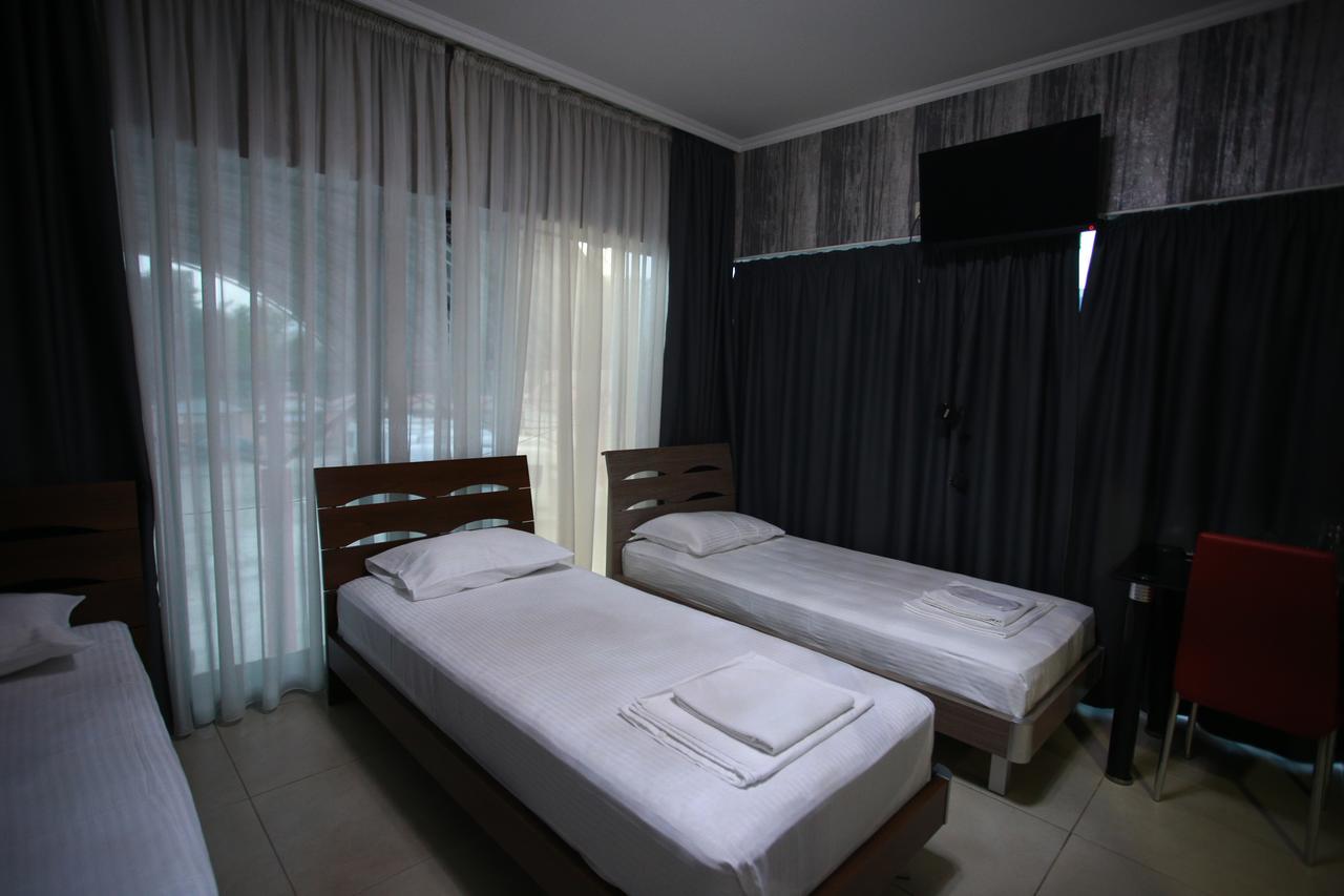 Hotel Okriba Tiflis Exterior foto