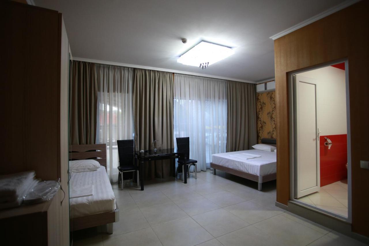 Hotel Okriba Tiflis Exterior foto